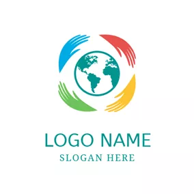 社區 Logo Protective Hand and Green Earth logo design